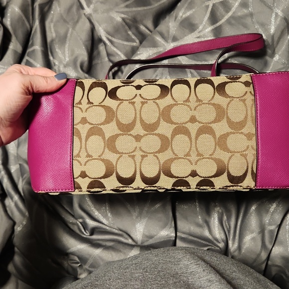 Coach Bag - Picture 2 of 7